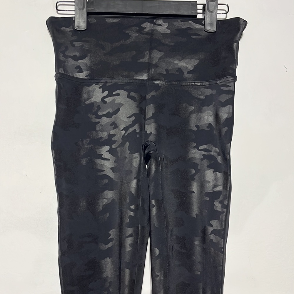 SPANX Slim Built In Contoured Power Waistband Tummy Shaping Camo Leggings Size M - Picture 3 of 7